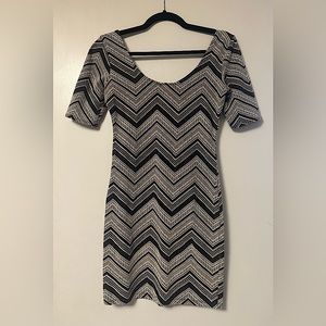 Short sleeve fitted dress